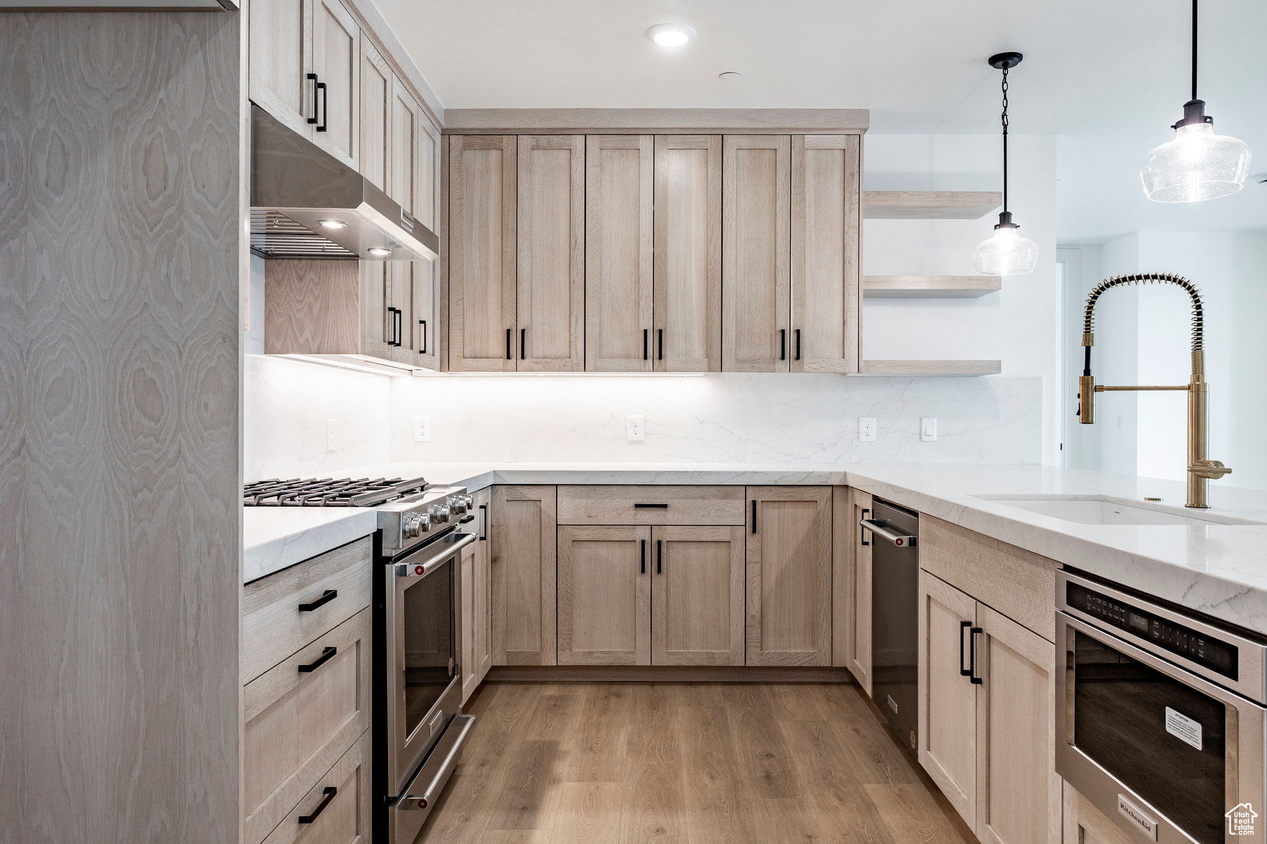 APOLLO SQUARE - Residential