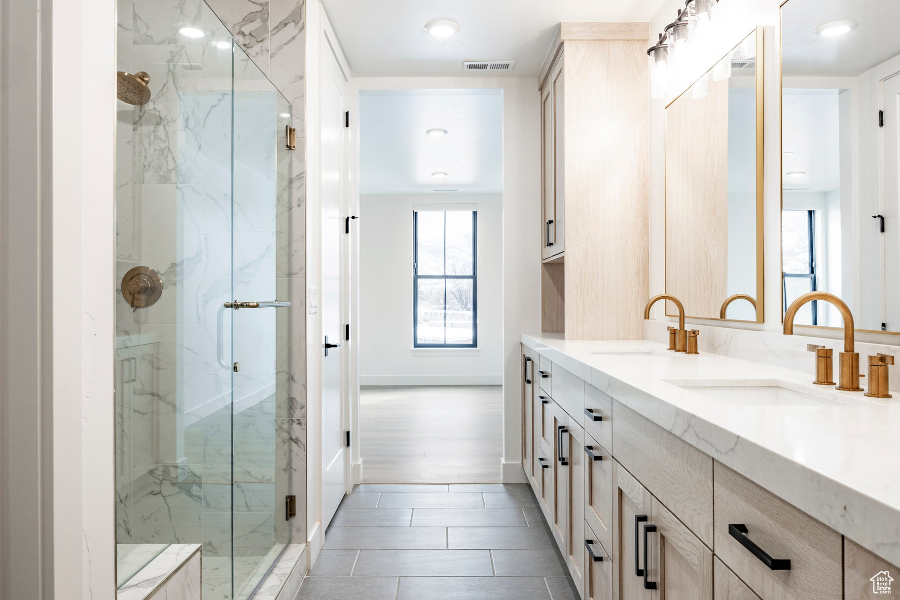 APOLLO SQUARE - Residential