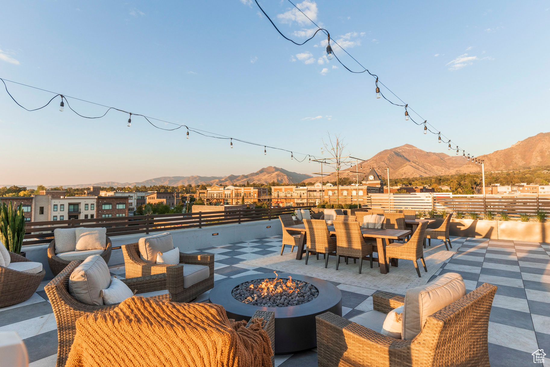 APOLLO SQUARE - Residential