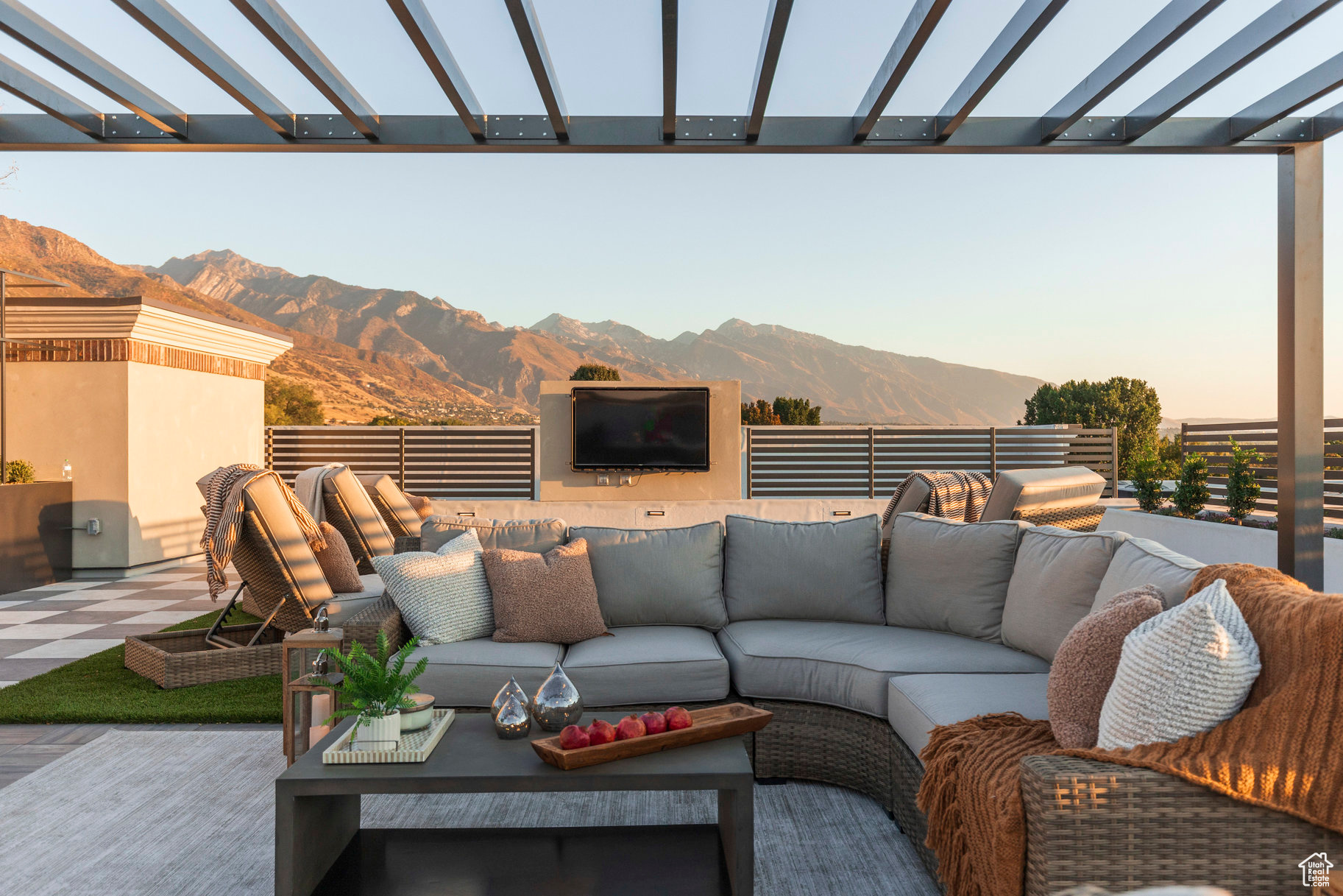 APOLLO SQUARE - Residential