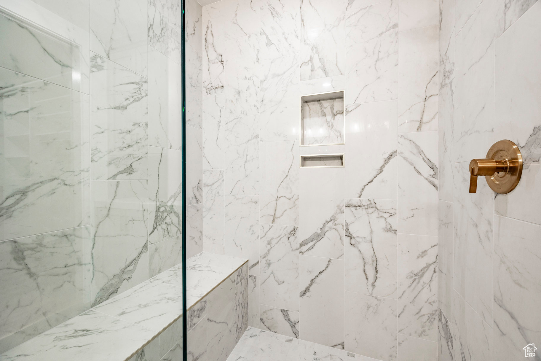 APOLLO SQUARE - Residential