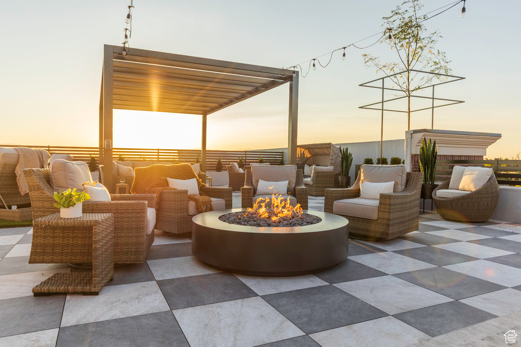 APOLLO SQUARE - Residential