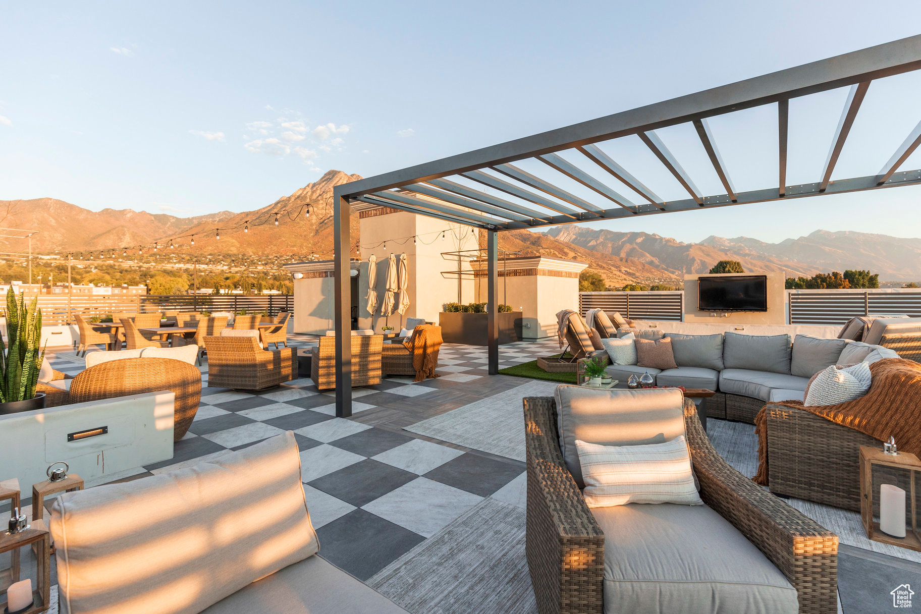 APOLLO SQUARE - Residential