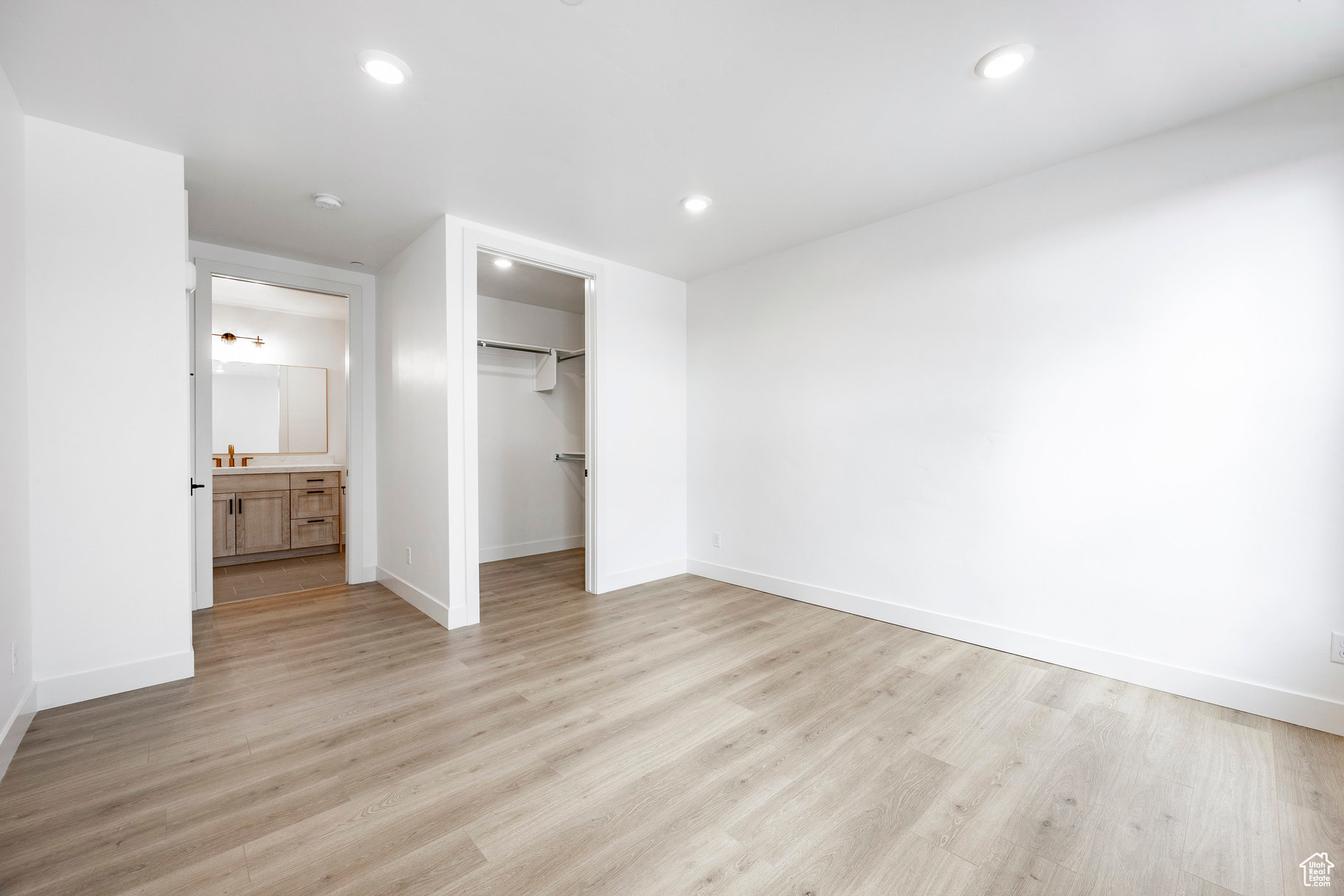 APOLLO SQUARE - Residential