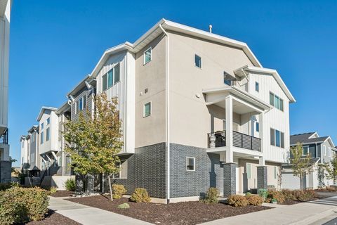 Photo of 15152 S WILD HORSE WAY W, Bluffdale, UT 84065 (MLS # 2121449)