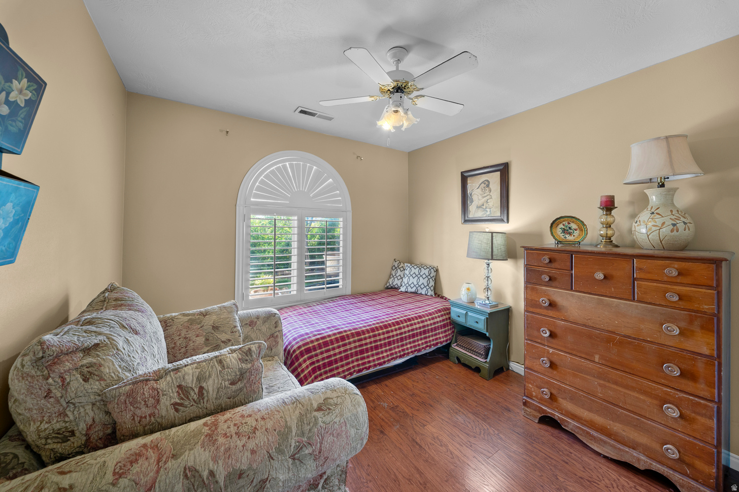 DIXIE COVE - Residential