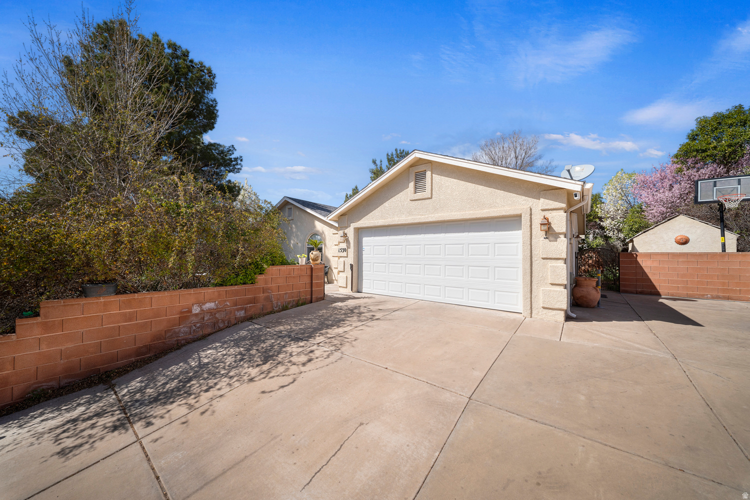 DIXIE COVE - Residential