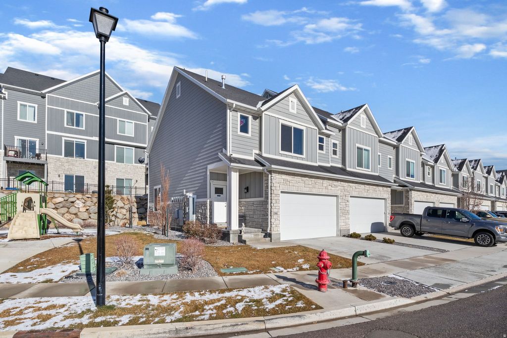 Photo of 986 W VISTA DR, Lehi, UT 84048 (MLS # 2130217)