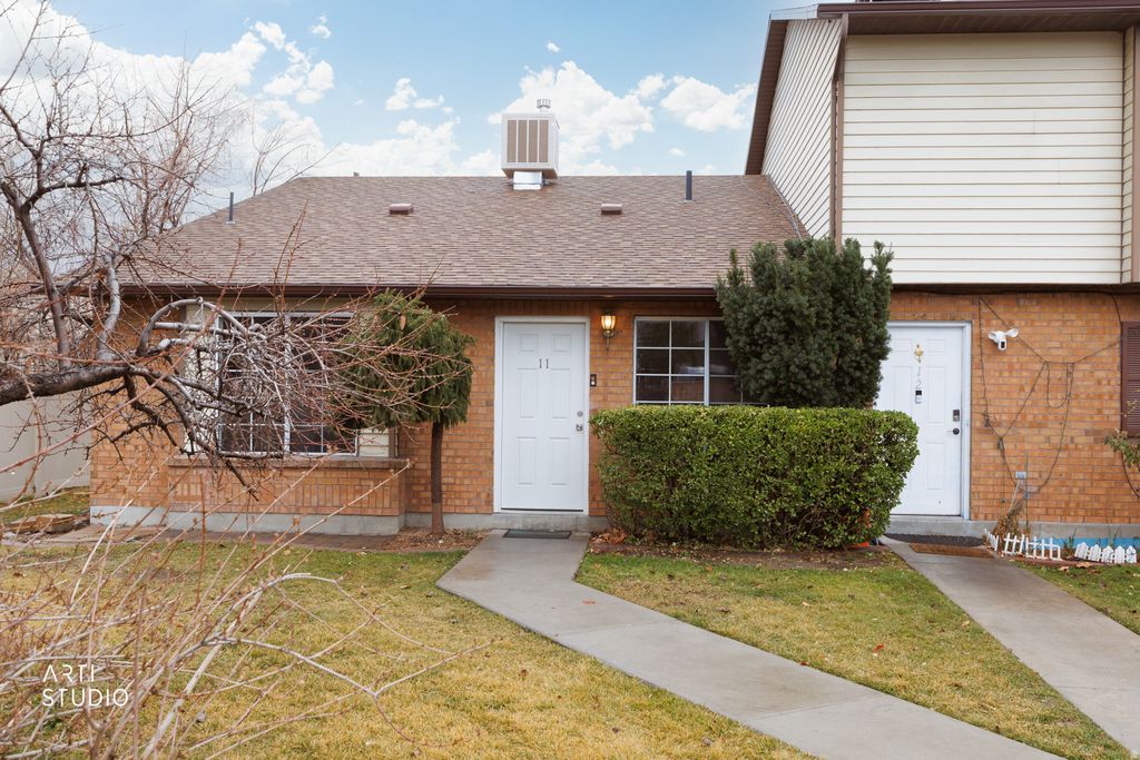 Photo for 939 S FREEDOM BLVD #11, Provo, UT 84601 (MLS # 2139639)