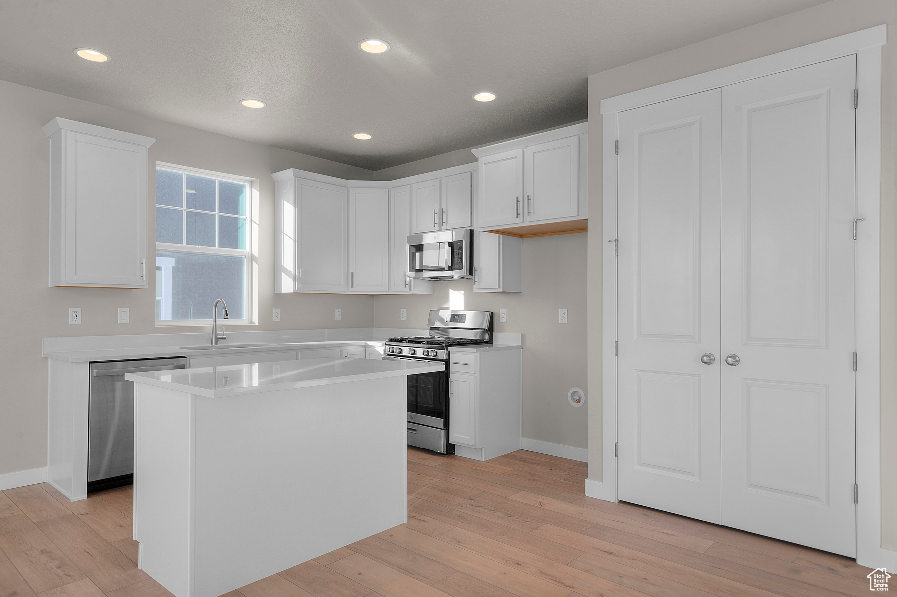 OVERLAND COLLECTION V2 268 - Residential