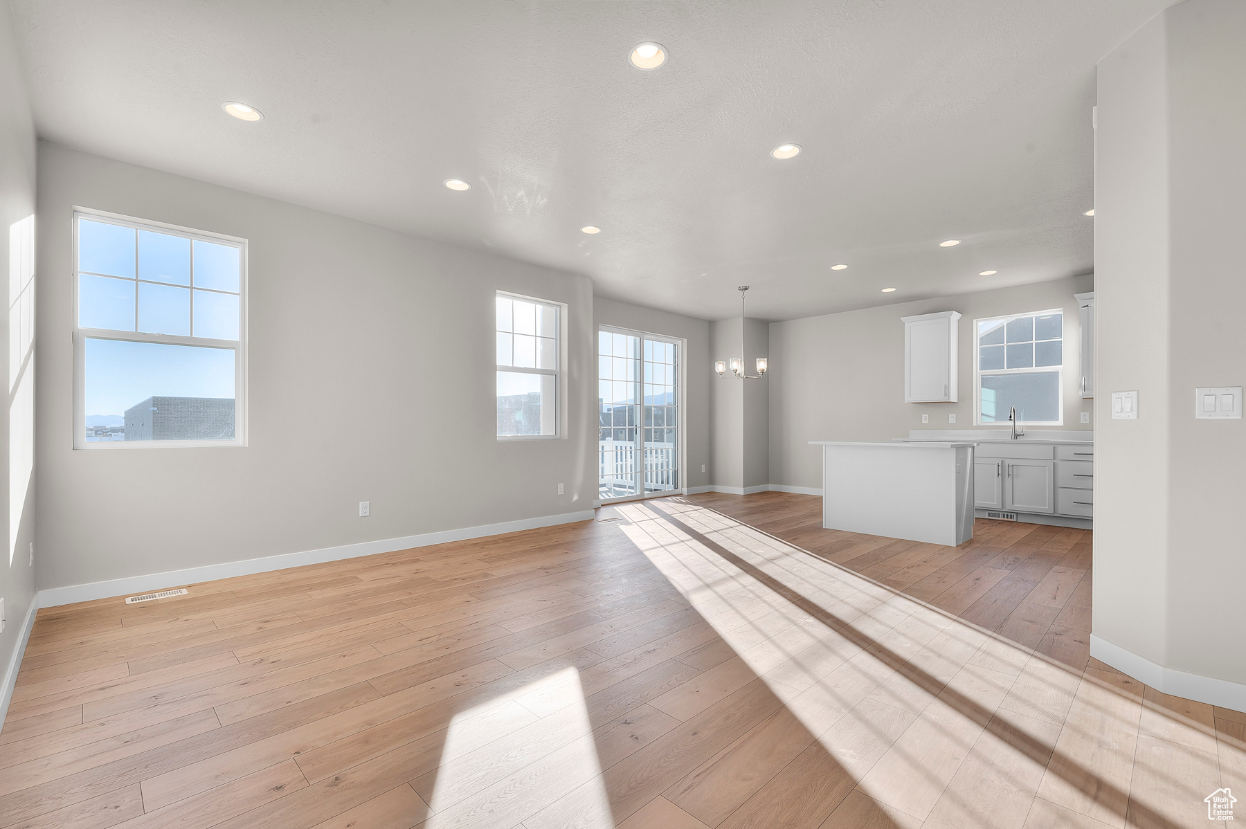 OVERLAND COLLECTION V2 268 - Residential