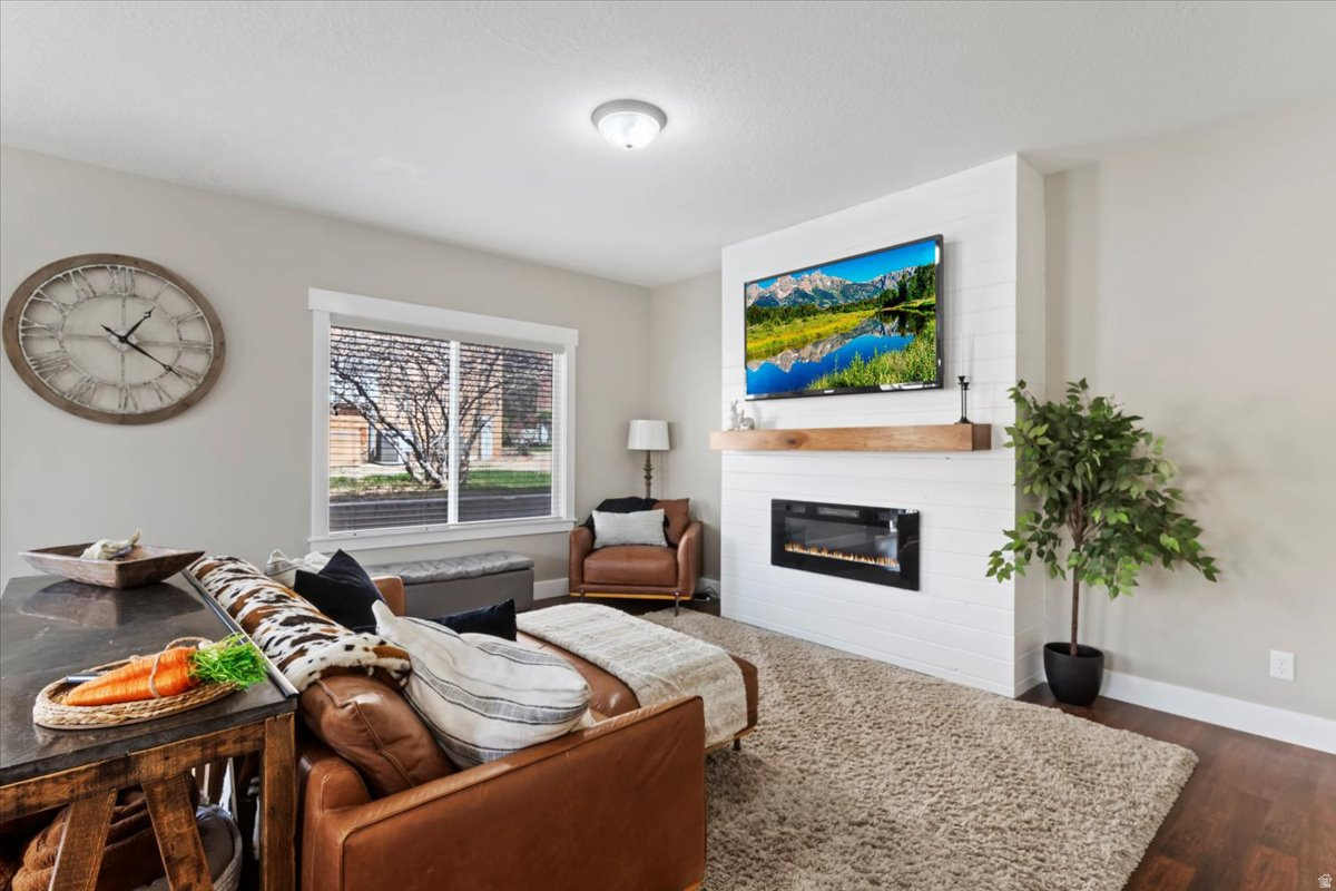 ROSEWOOD MANOR - Residential