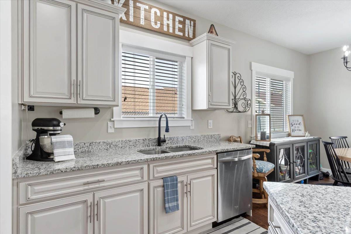 ROSEWOOD MANOR - Residential