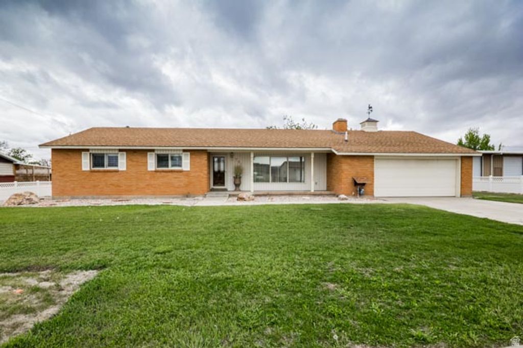 Photo of 731 W 300 N, Vernal, UT 84078 (MLS # 2153701)