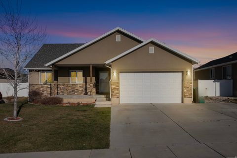 Photo of 265 W 125 N, Clearfield, UT 84015 (MLS # 2132248)