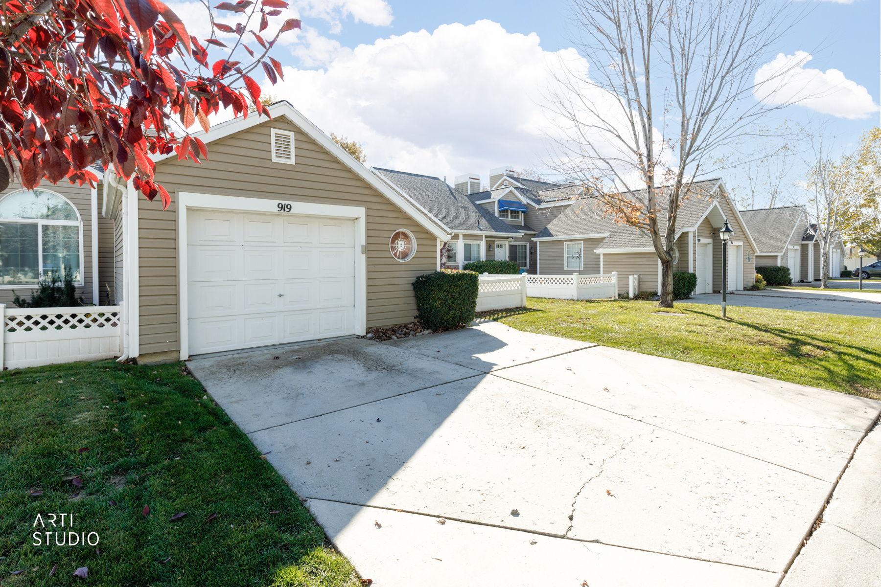 919 W NEW HAMPTON DR S