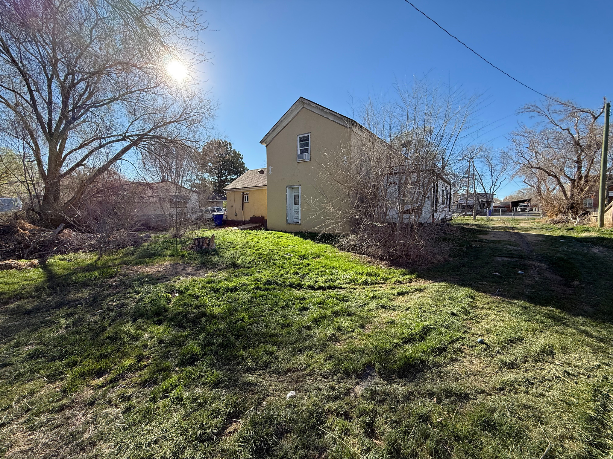 Main image without alt text