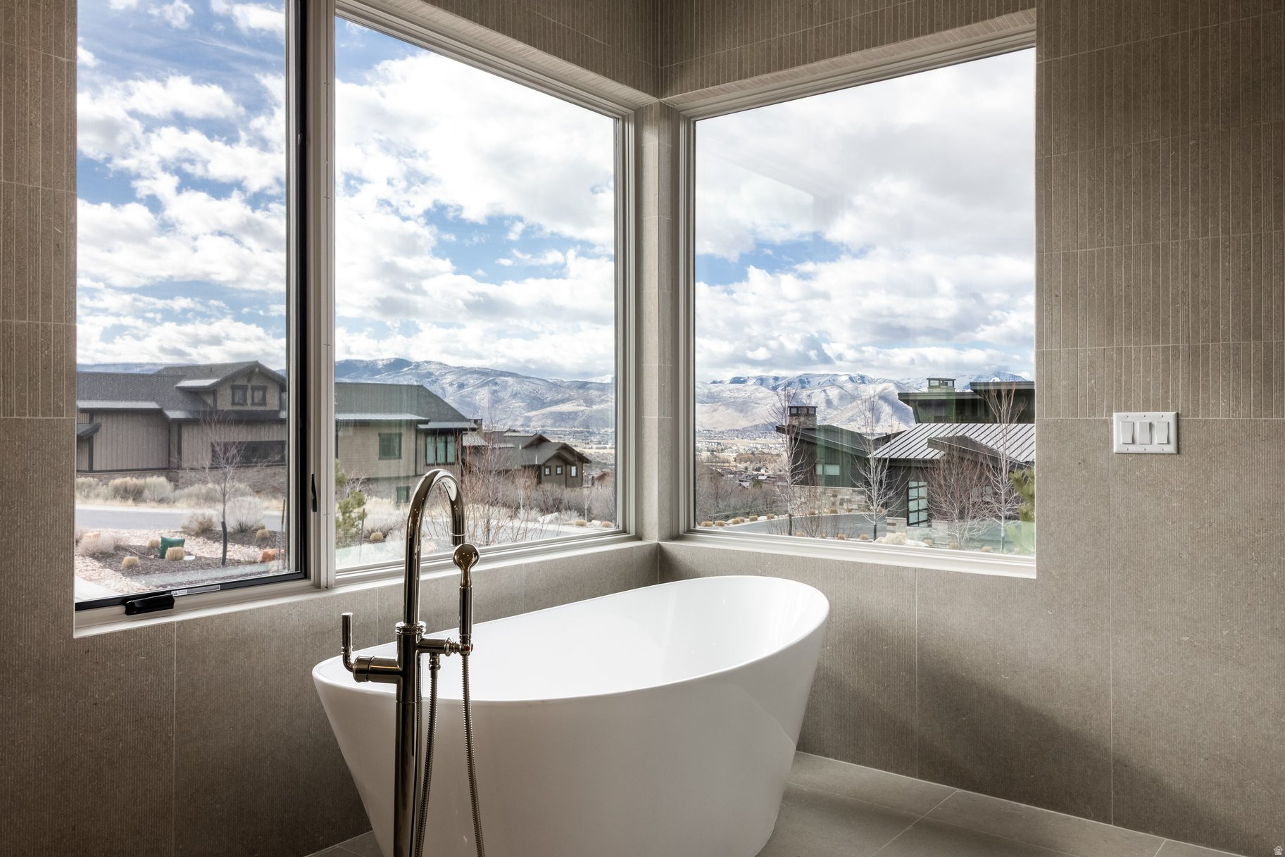 RED LEDGES - Residential