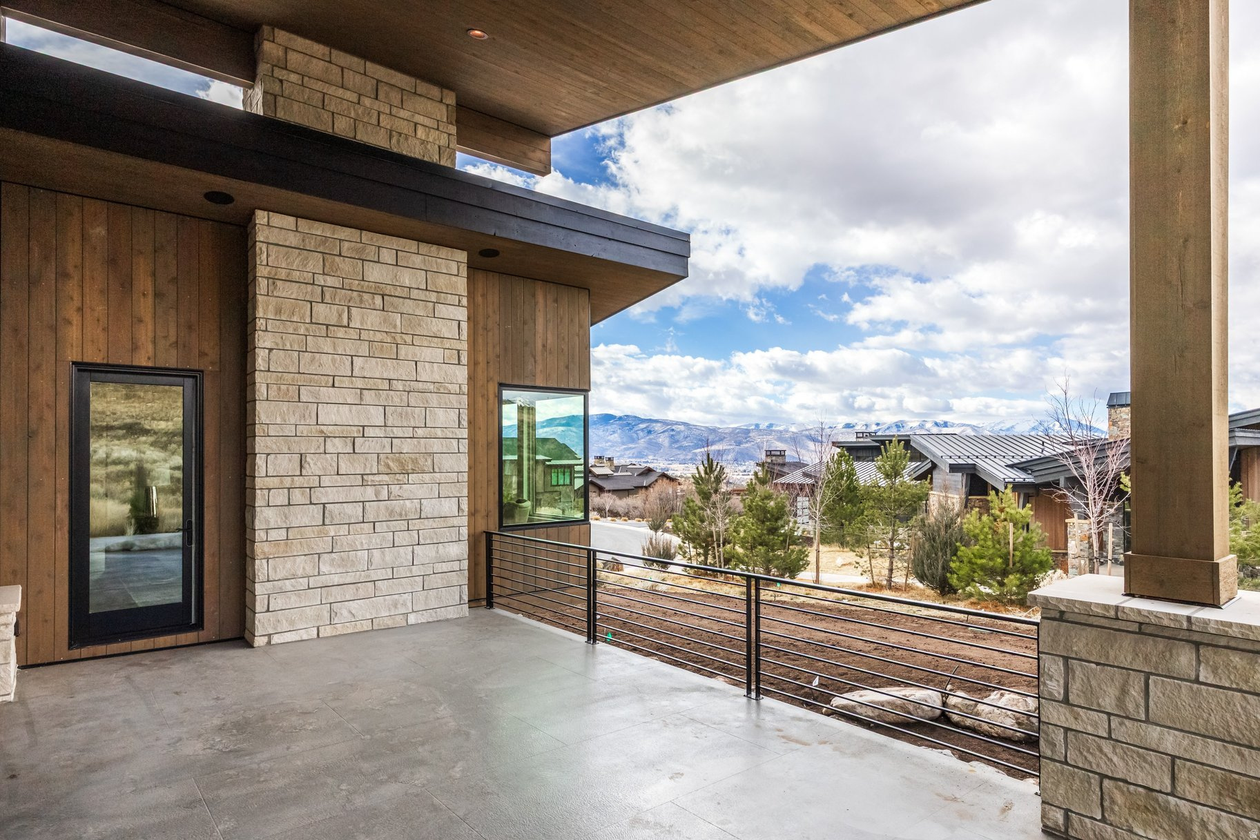 RED LEDGES - Residential