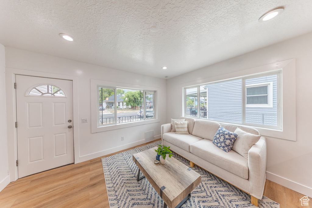 3223 LINCOLN AVE
