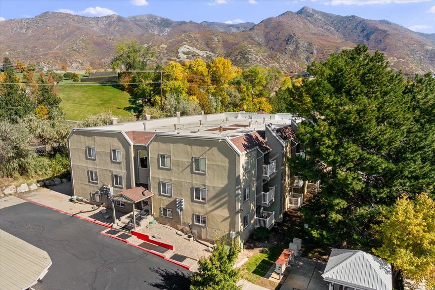 Welcome to the remodeled condo! Perfect location! Close to shopping, hiking, snowboarding/skiing! All the great things Utah has to offer.