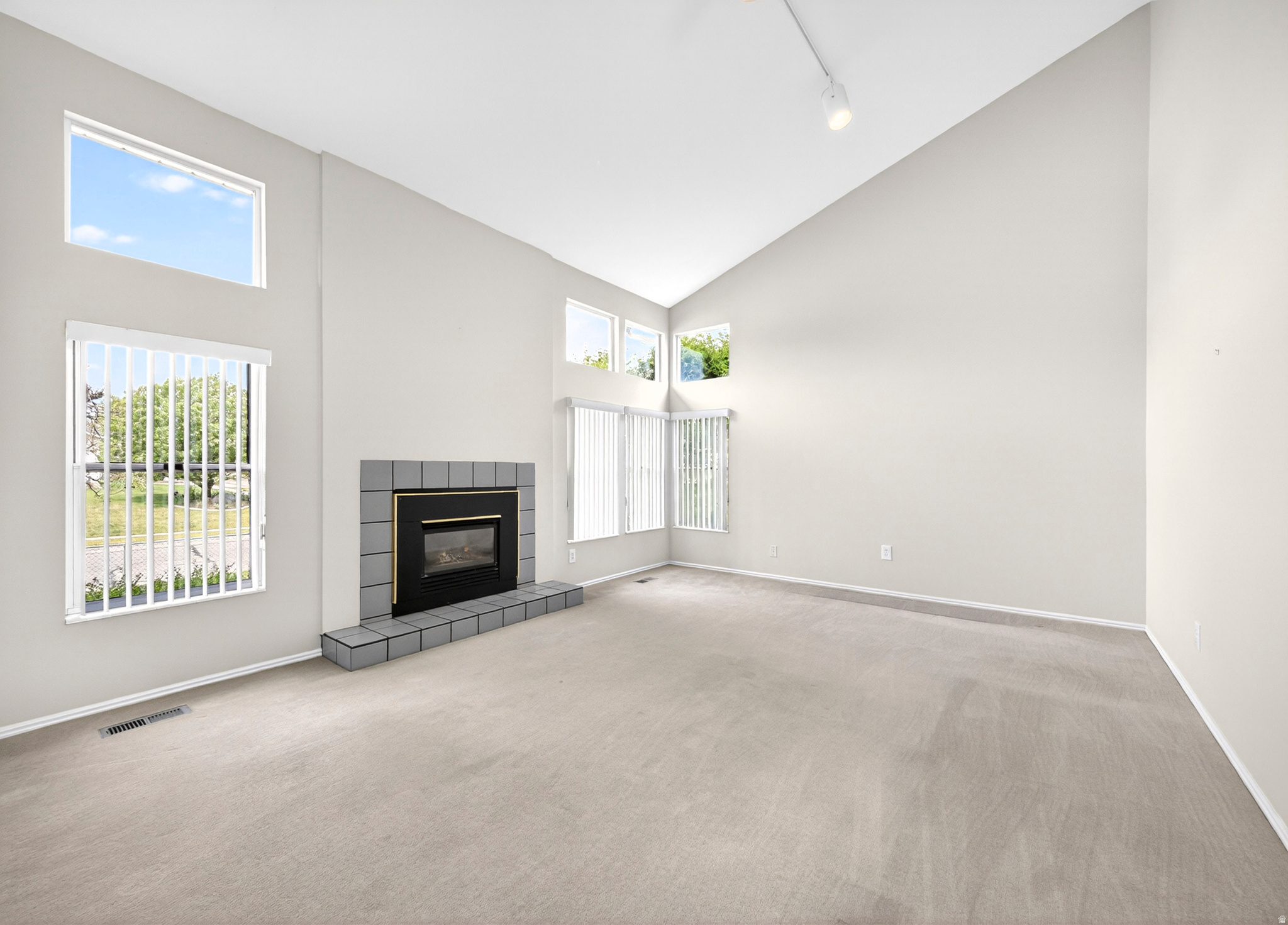 OQUIRRH SHADOWS - Residential