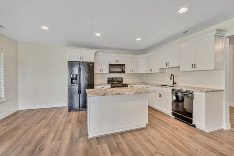 Tiny photo for 341 E EDGEMONT DR S, North Salt Lake, UT 84054 (MLS # 2129754)