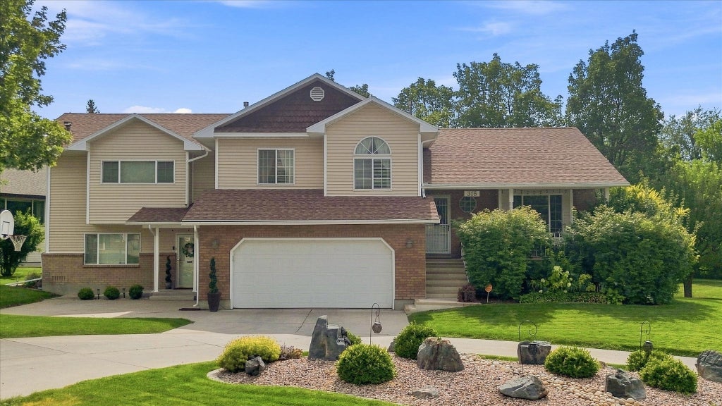 Photo of 315 EDGEWOOD DR, Providence, UT 84332 (MLS # 2179745)
