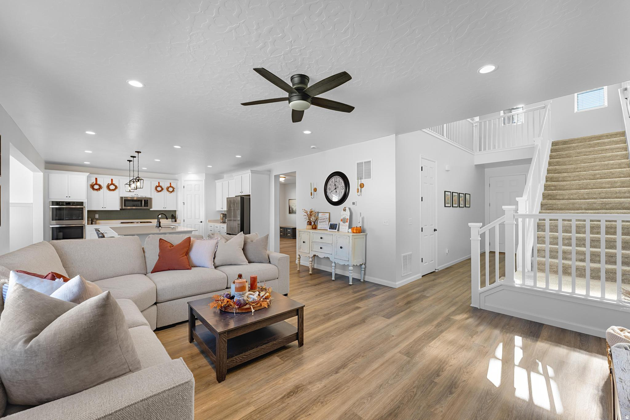 PONY EXPRESS ESTATES - Residential