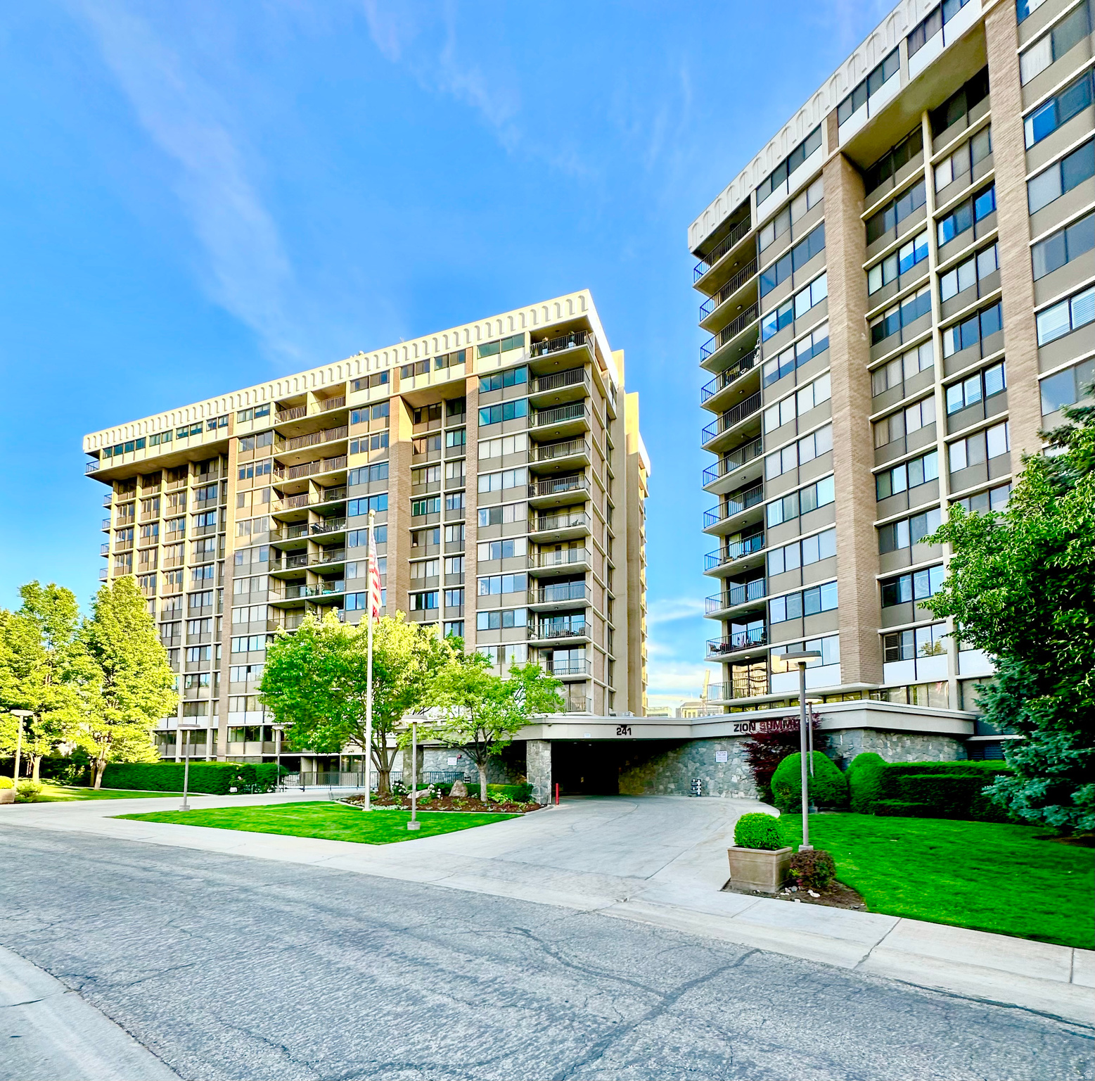 ZION SUMMIT - Residential