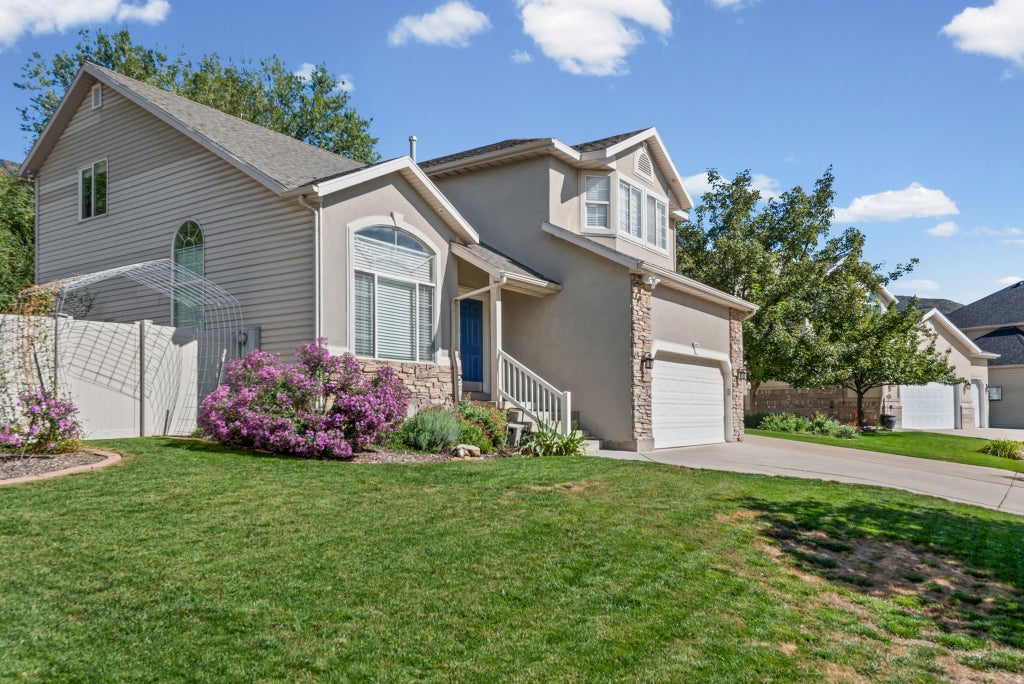 Photo of 1071 S 55 W, Farmington, UT 84025 (MLS # 2186976)