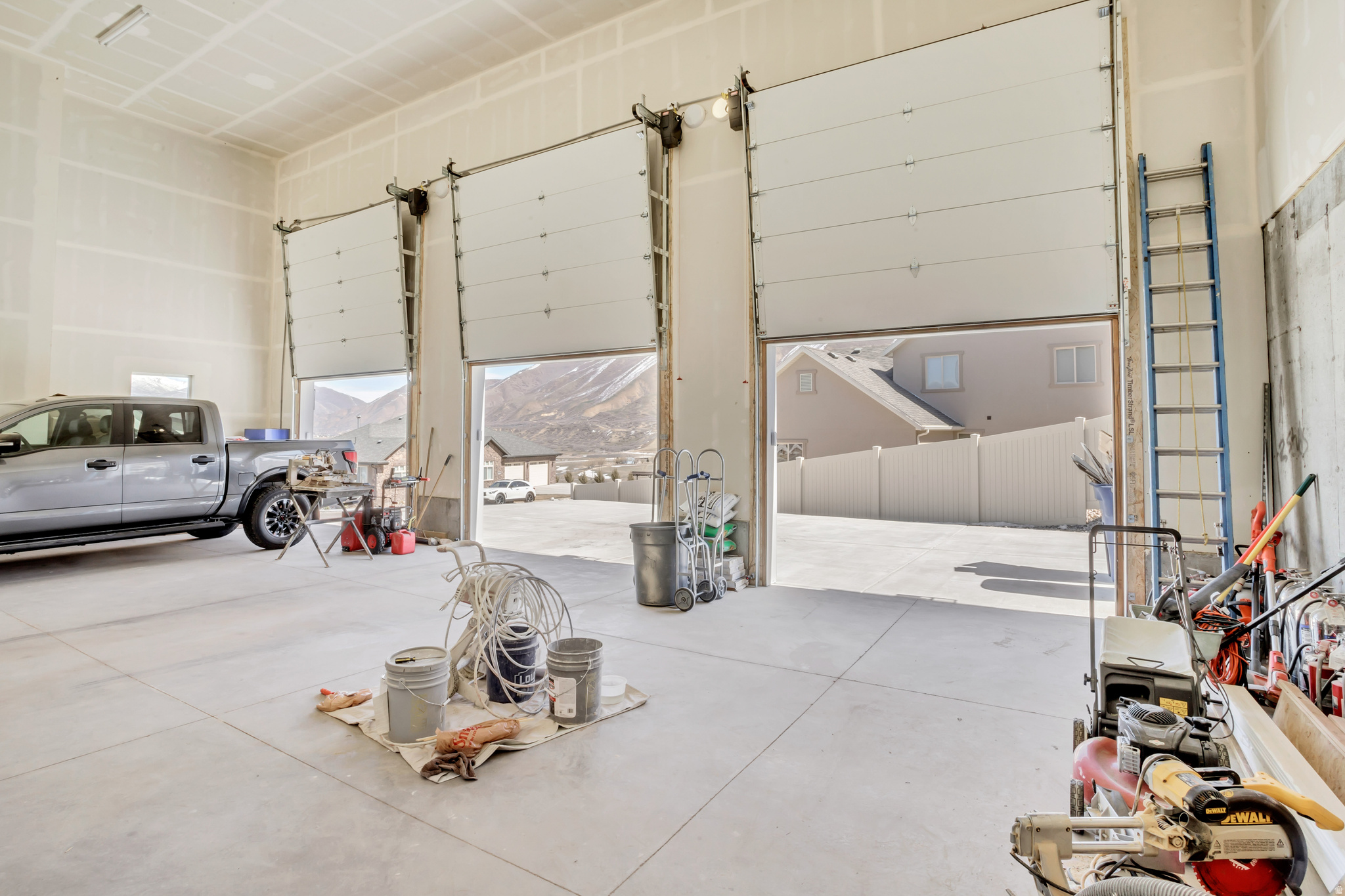 OAKRIDGE COVE - Residential