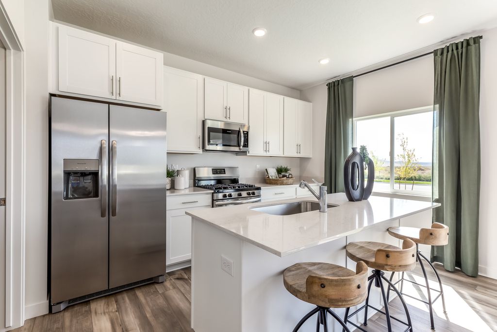 Photo of 1447 E ASPEN GROVE DR #914, Spanish Fork, UT 84660 (MLS # 2156557)