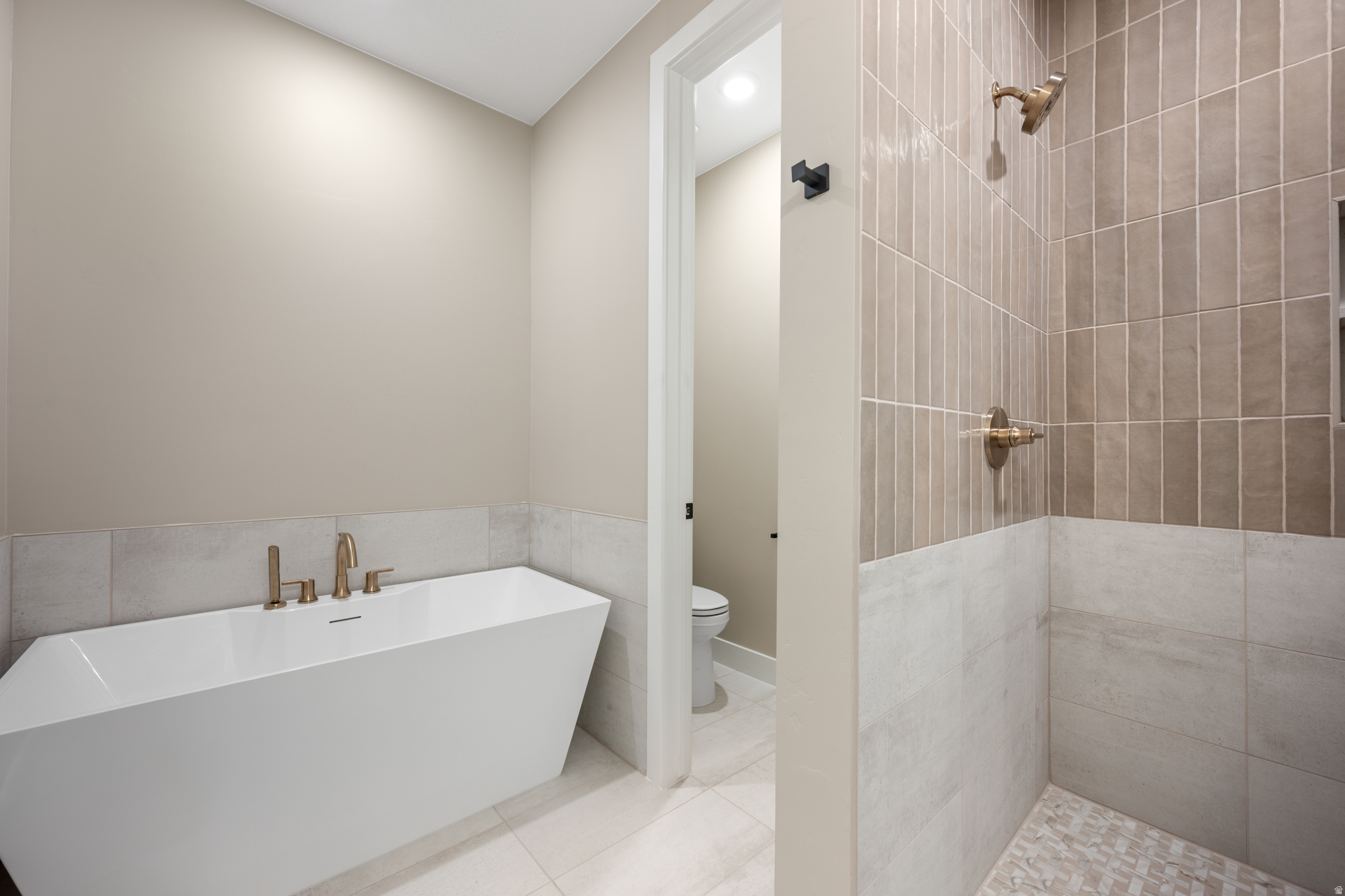 DESERT COLOR RESORT 4B & 6 (SG) - Residential