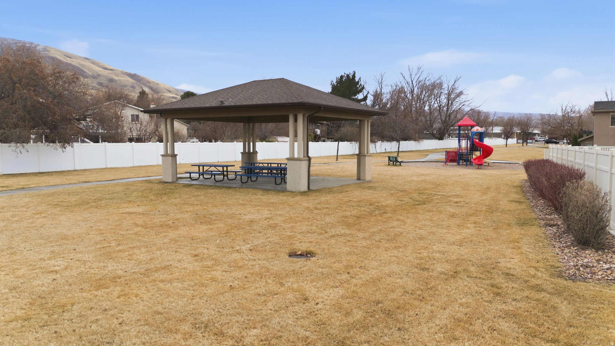 PINEAE VILLAGE - Residential