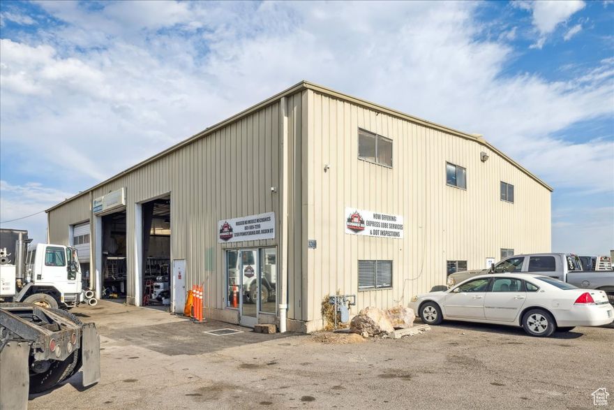 NNN industrial Investment opportunity in Ogden! Incredible 1.78 acre site with 2 buildings, a fenced yard, and outstanding proximity to the freeway make this a resilient passive investment. 4 yrs remaining on current lease. Located just north of the Ogden Hinckley airport. Business not for sale, just the real estate. Please do not disturb tenant. https://medleycreative.hd.pics/3269-Pennsylvania-Ave