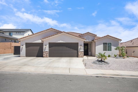 Tiny photo for 2891 E CHAPMAN CIR, Washington, UT 84780 (MLS # 2171291)