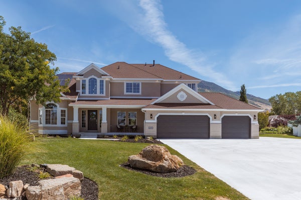 691 E KINGS PEAK CV, DRAPER, UT 84020 - Image f960f45341fa9fcced4de0c85f36b3de/3707762267