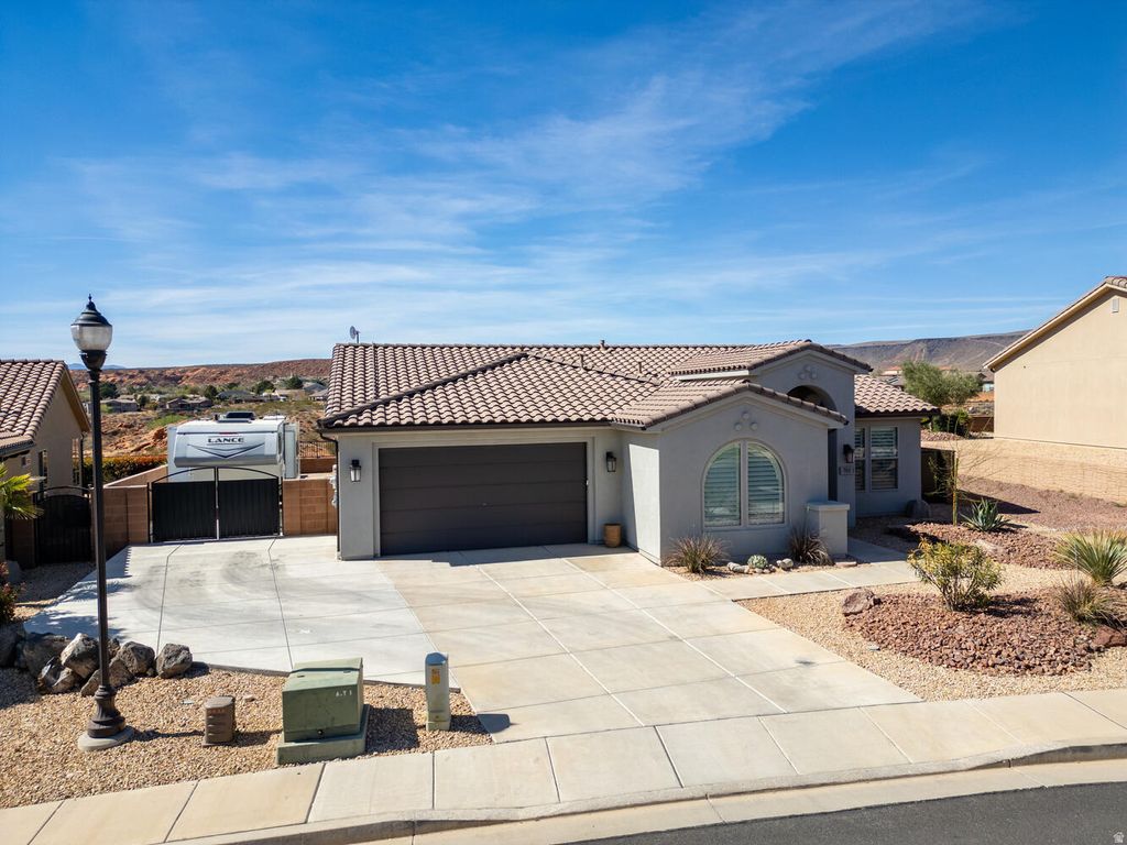 Photo of 701 N MILLCREEK SPRINGS DR, Washington, UT 84780 (MLS # 2145423)