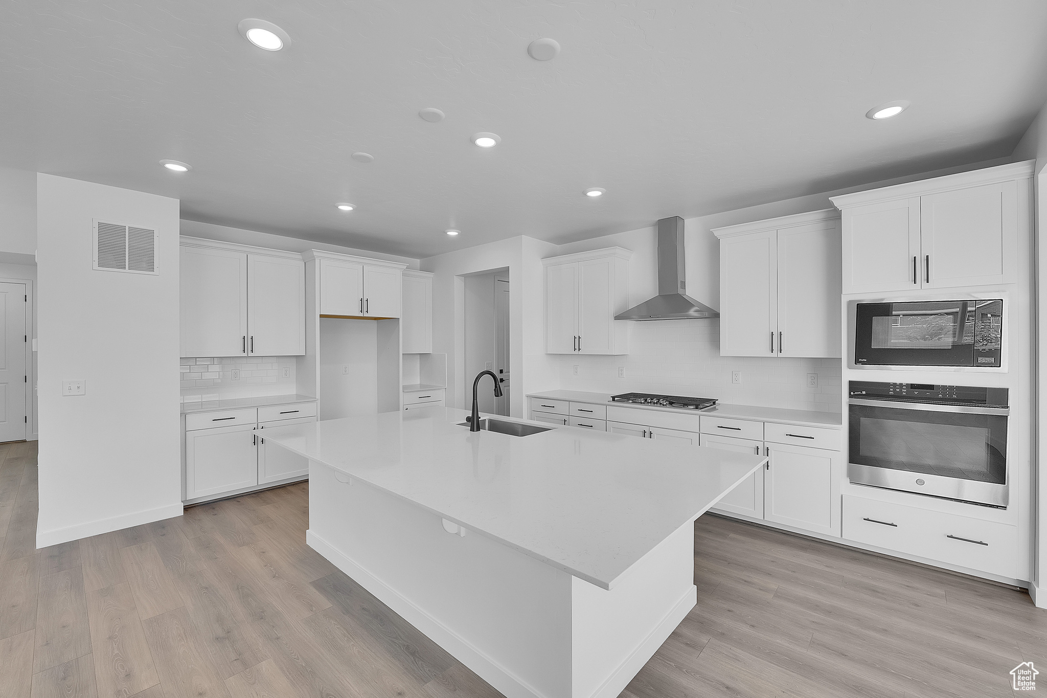 PONY EXPRESS ESTATES - Residential