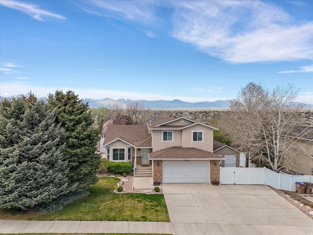 Photo of 12152 S GRACIE VIEW PL W, Draper, UT 84020 (MLS # 2146058)
