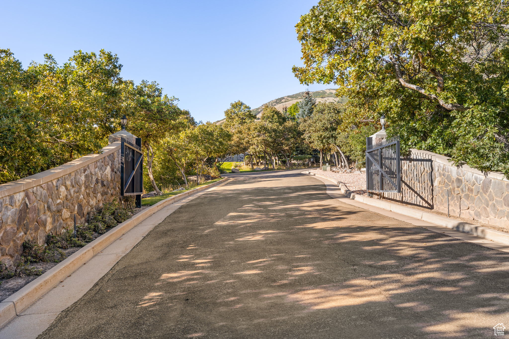 SHADOW VALLEY - Residential