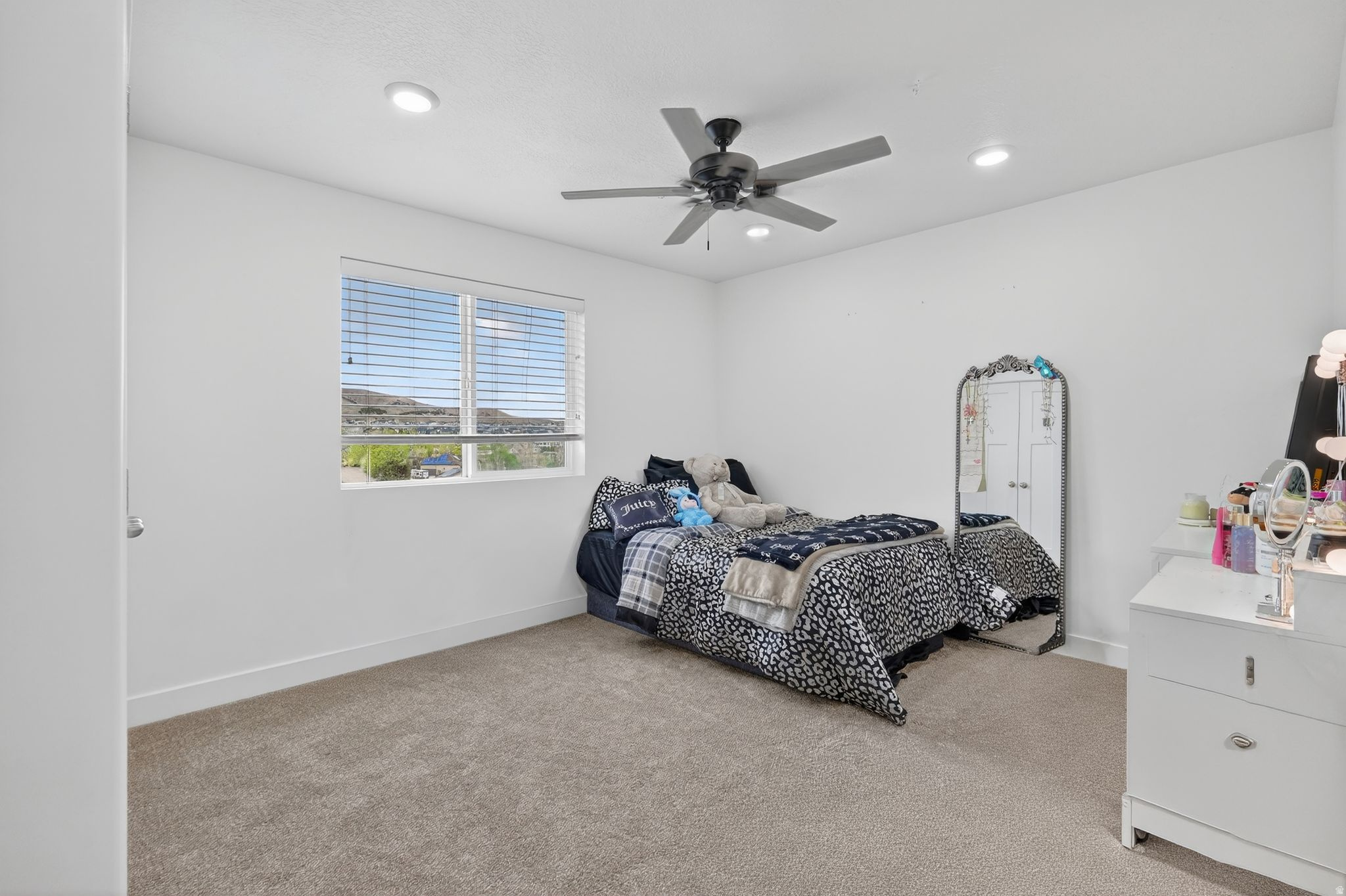 LAKE VIEW ESTATE - Residential