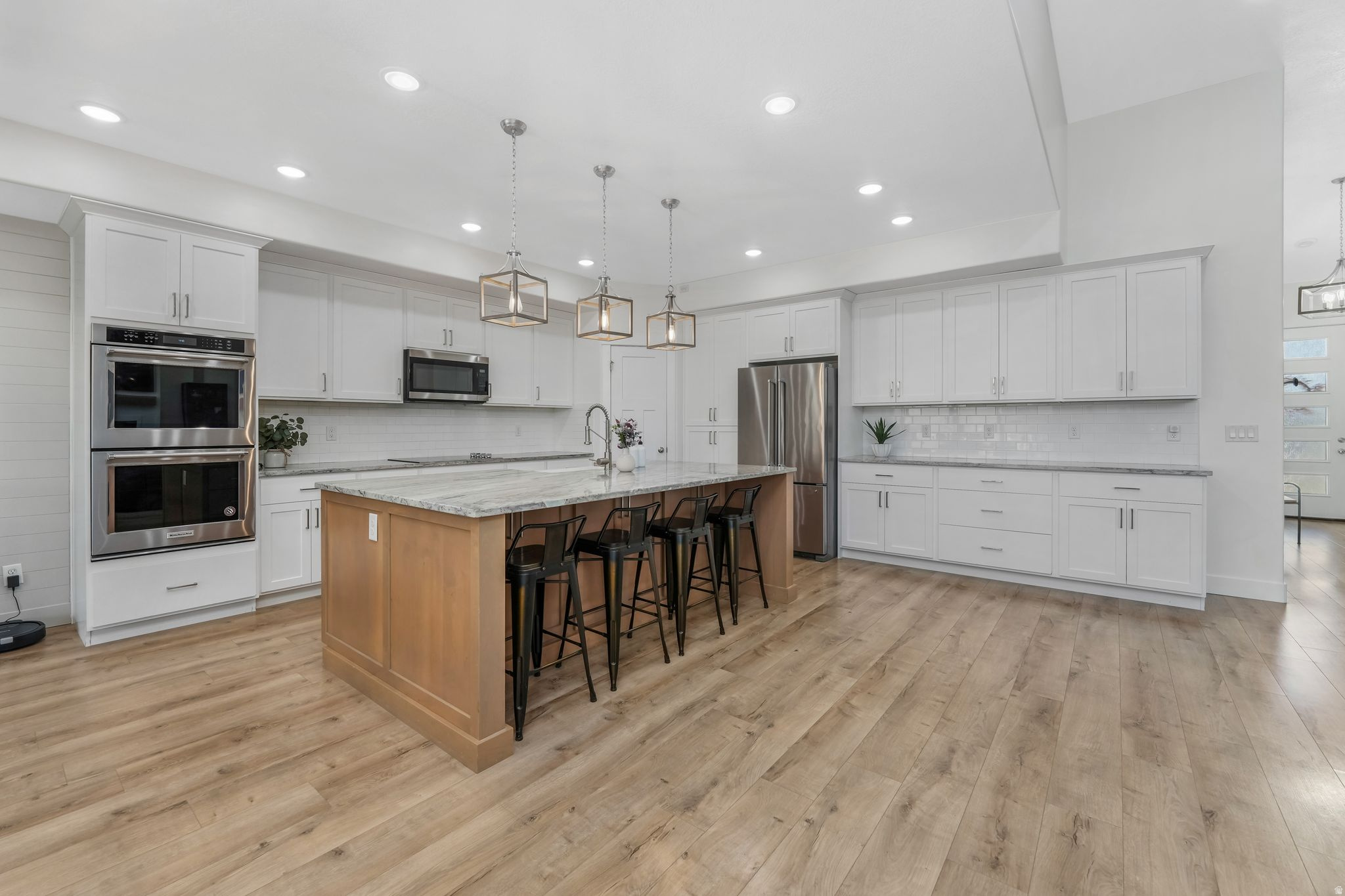 LAKE VIEW ESTATE - Residential