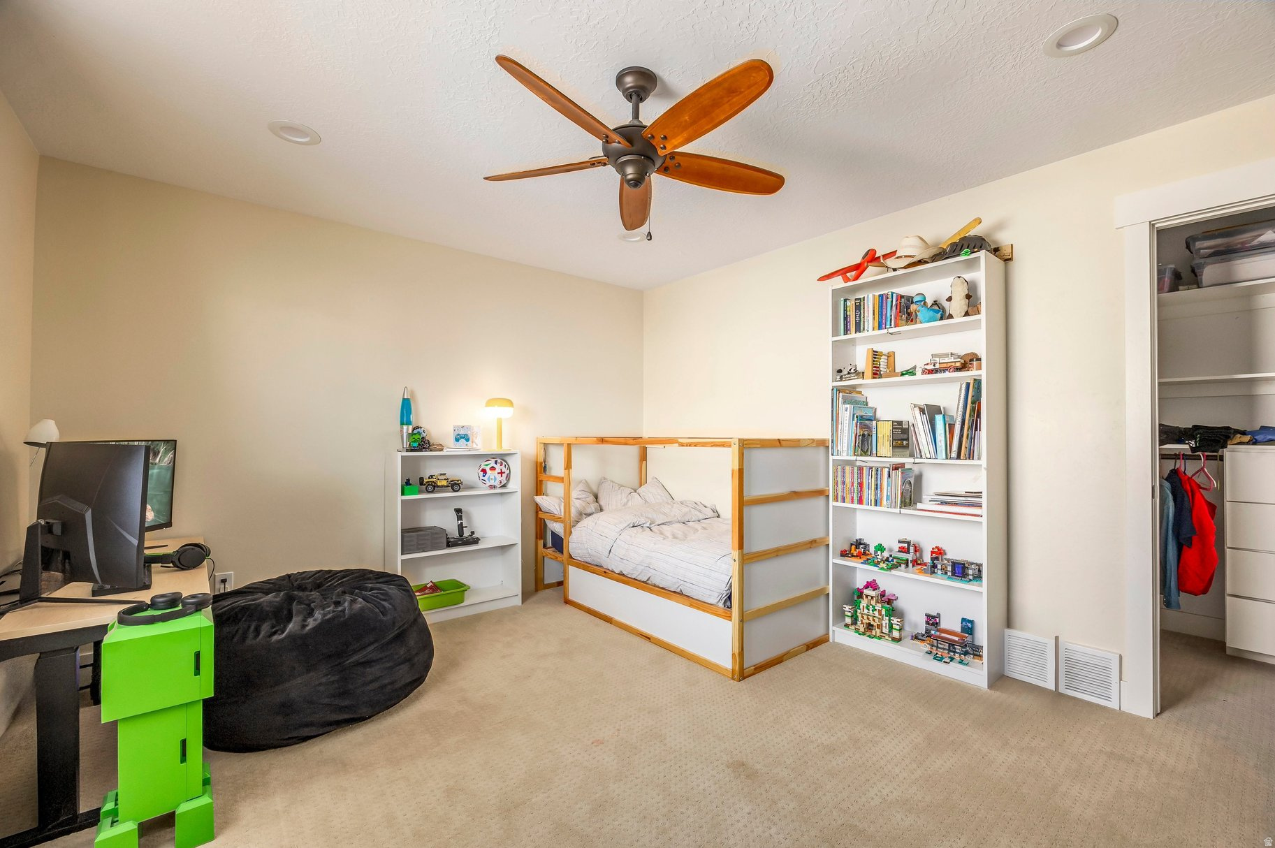 TIMBER LAKES - Residential