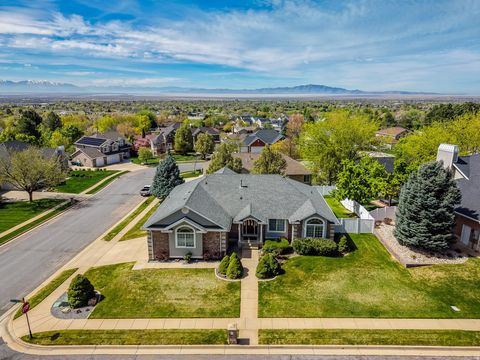 Tiny photo for 736 S DEER VIEW CIR, Fruit Heights, UT 84037 (MLS # 2148641)