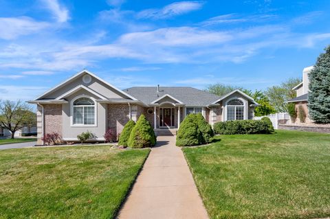 Photo of 736 S DEER VIEW CIR, Fruit Heights, UT 84037 (MLS # 2148641)