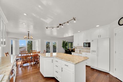 Tiny photo for 736 S DEER VIEW CIR, Fruit Heights, UT 84037 (MLS # 2148641)