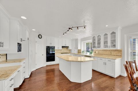 Tiny photo for 736 S DEER VIEW CIR, Fruit Heights, UT 84037 (MLS # 2148641)