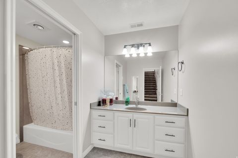 Tiny photo for 736 S DEER VIEW CIR, Fruit Heights, UT 84037 (MLS # 2148641)